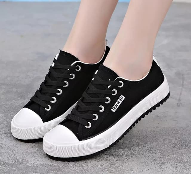 Canvas shoes